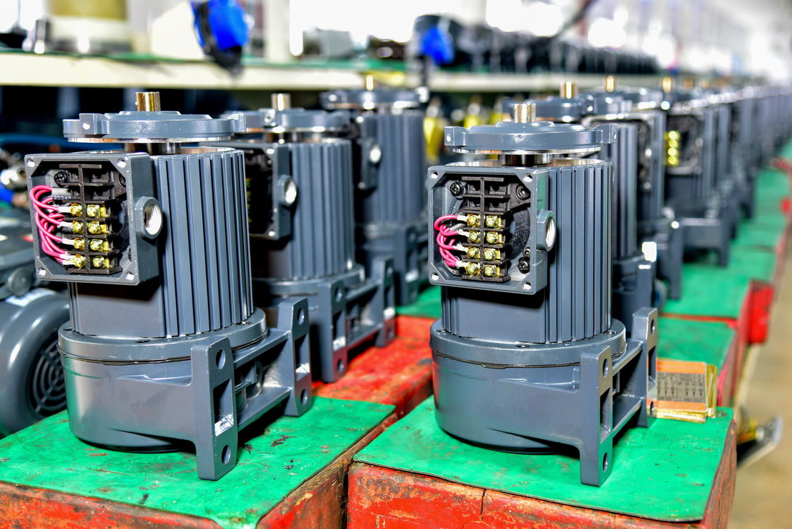 Le MOTEUR 3PHASE REDUCTOR de RÉDUCTEUR de CV de l'AXE CH32-1500 CH du MOTEUR 32MM de VITESSE À C.A. de CV 1500W 2HP CIRCULENT EN VOITURE la BOÎTE DE VITESSE de MOTEUR ÉLECTRIQUE